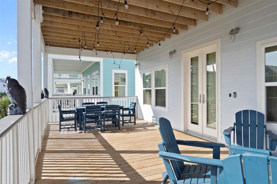 Just beyond the open-concept living–kitchen–dining space, a beautifully appointed outdoor dining area extends your living experience—ideal for stylish entertaining, al fresco dinners, or weekend celebrations under the coastal breeze. Just beyond the open-concept living–kitchen–dining space, a beautifully appointed outdoor dining area extends your living experience—ideal for stylish entertaining, al fresco dinners, or weekend celebrations under the coastal breeze.