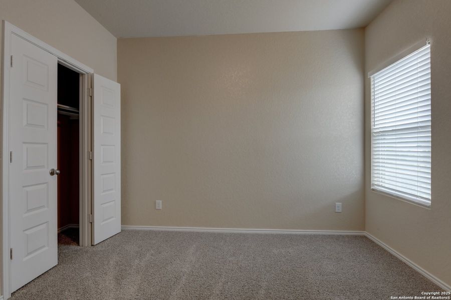 Spacious, unfurnished interior of a new home in Somerset Trails, San Antonio (Image 14).