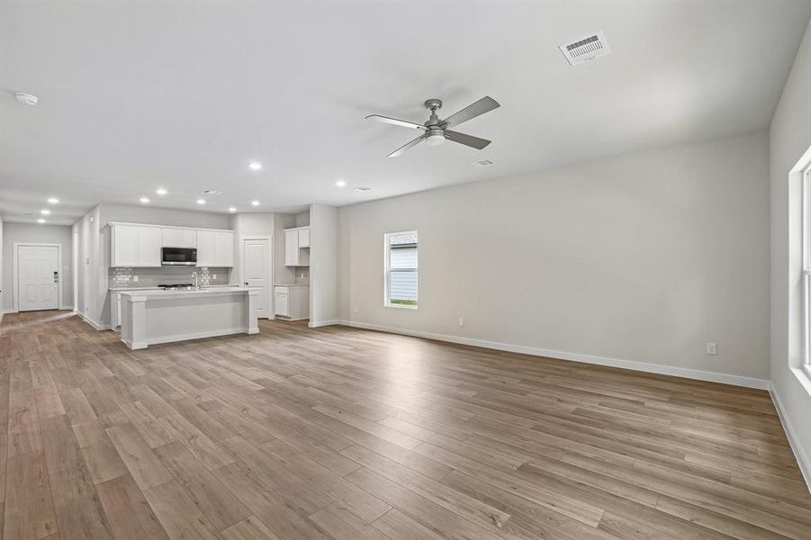 Spacious, unfurnished interior of a new home in Pennsylvania Avenue, Springtown (Image 28).
