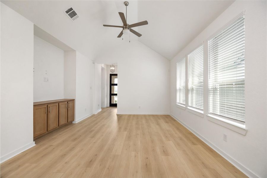 Spacious, unfurnished interior of a new home in Riceland, Mont Belvieu (Image 25).