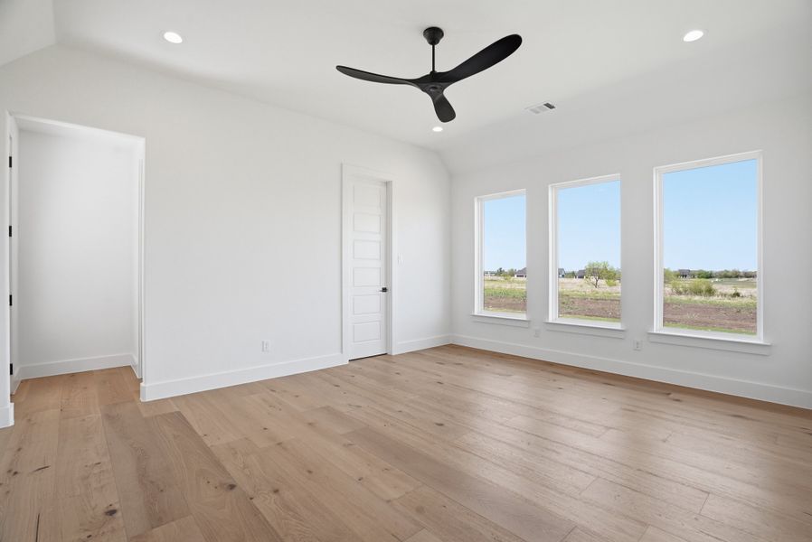 Spacious, unfurnished interior of a new home in Summit Ranch, Aledo (Image 43).