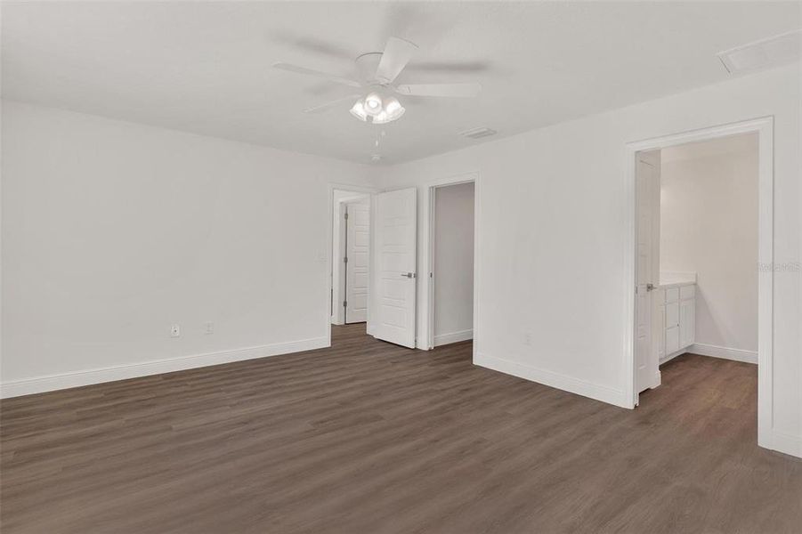 Spacious, unfurnished interior of a new home in , Leesburg (Image 15).