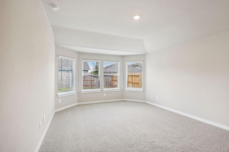 Spacious, unfurnished interior of a new home in Southwinds, Baytown (Image 22).