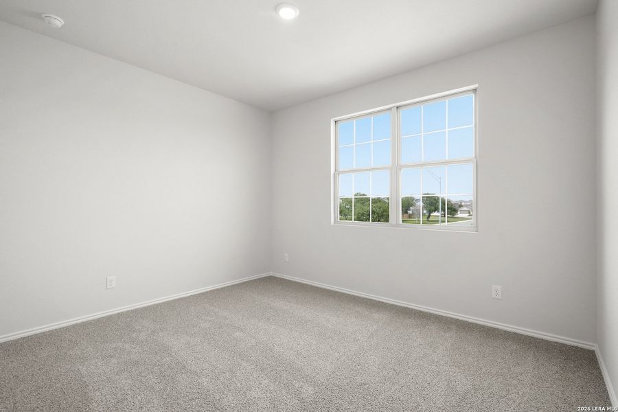 Spacious, unfurnished interior of a new home in Blue Ridge Ranch, San Antonio (Image 21).