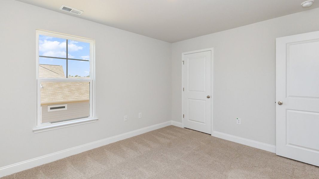 Spacious, unfurnished interior of a new home in Waterbridge, Myrtle Beach (Image 12).