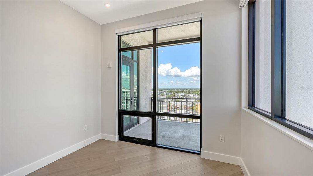Spacious, unfurnished interior of a new home in , Sarasota (Image 18).