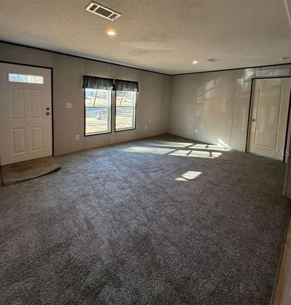 Spacious, unfurnished interior of a new home in , Hernando (Image 12).