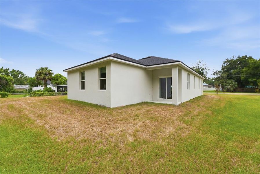 Exterior details and patio area of a home in , Orlando (Image 4).