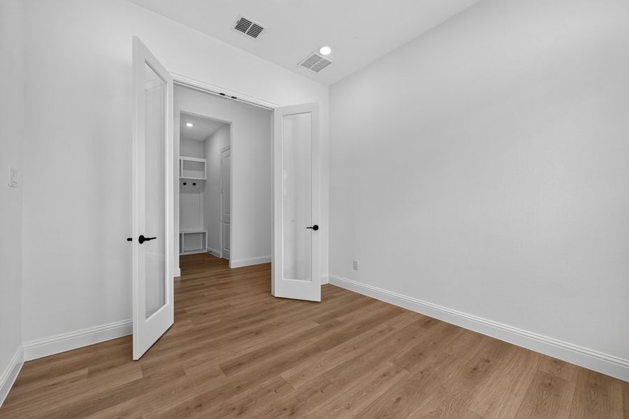 Spacious, unfurnished interior of a new home in Highland Lakes, McKinney (Image 28).