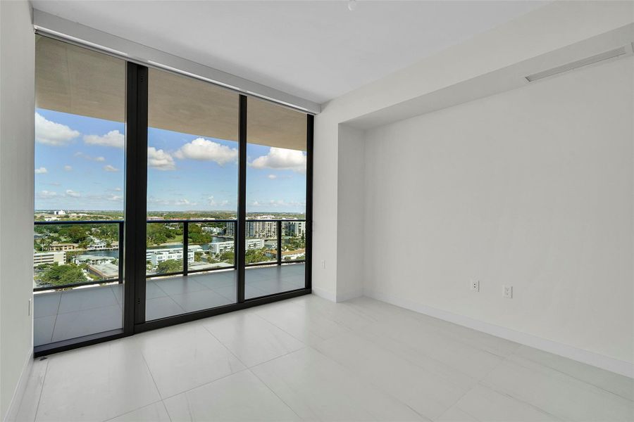 Spacious, unfurnished interior of a new home in Casamar, Pompano Beach (Image 16). Spacious, unfurnished interior of a new home in Casamar, Pompano Beach (Image 16).