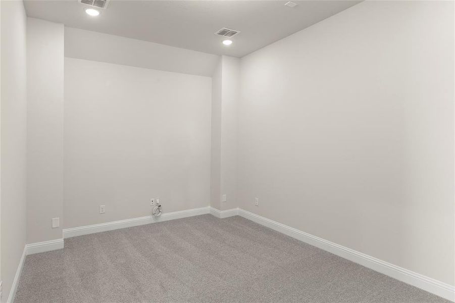 20. 3131 Fisher - Media