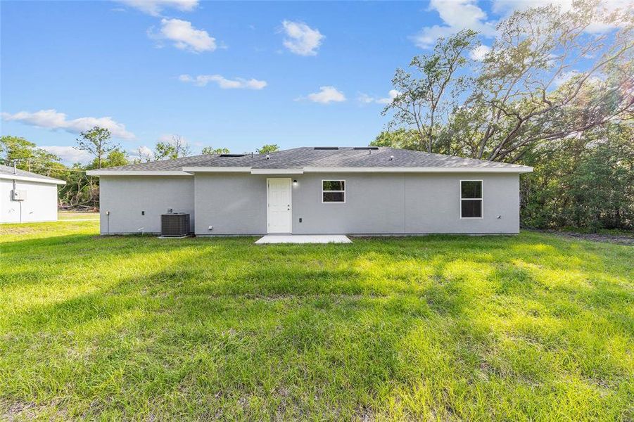 Exterior details and patio area of a home in , Ocala (Image 4).