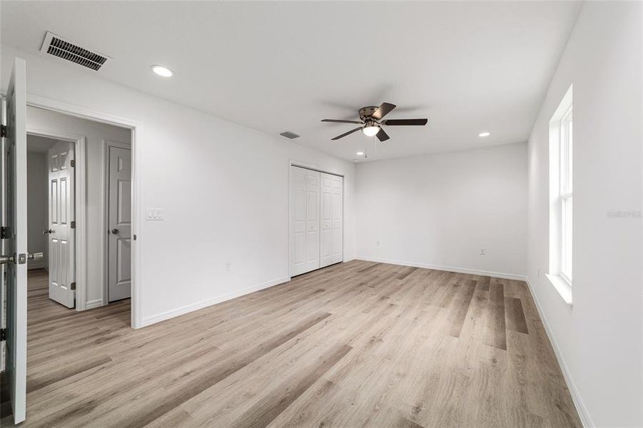 Spacious, unfurnished interior of a new home in , Silver Springs (Image 40).
