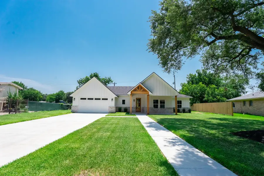 Front exterior of a new home in , Pasadena, TX, highlighting curb appeal (Image 25).