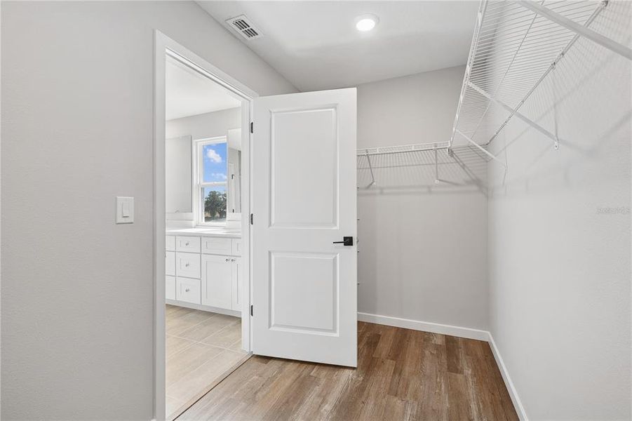 Spacious, unfurnished interior of a new home in Sabana Reserve, Ocala (Image 16).