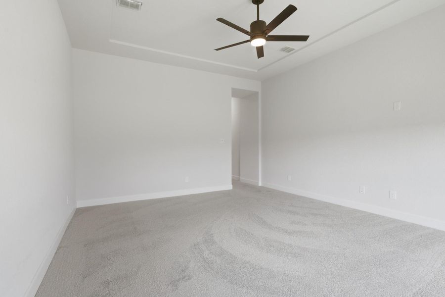 Spacious, unfurnished interior of a new home in Sienna, Missouri City (Image 26).