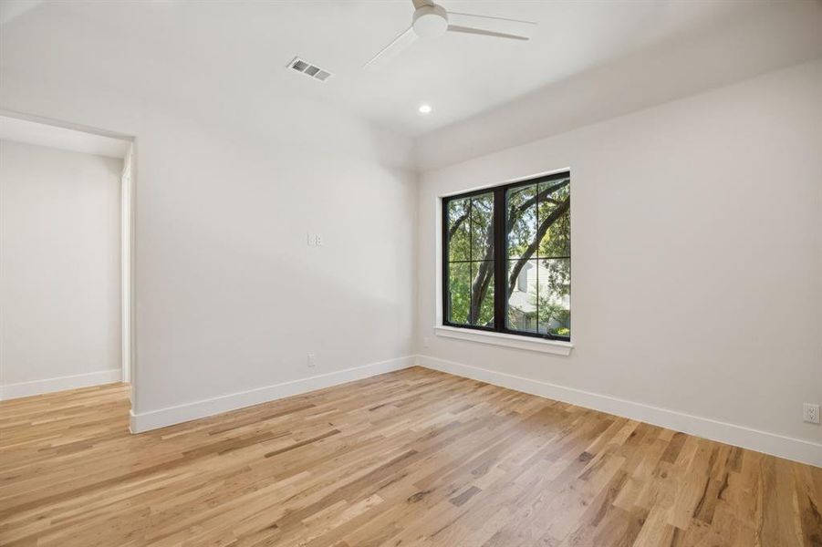 Spacious, unfurnished interior of a new home in , Dallas (Image 26).