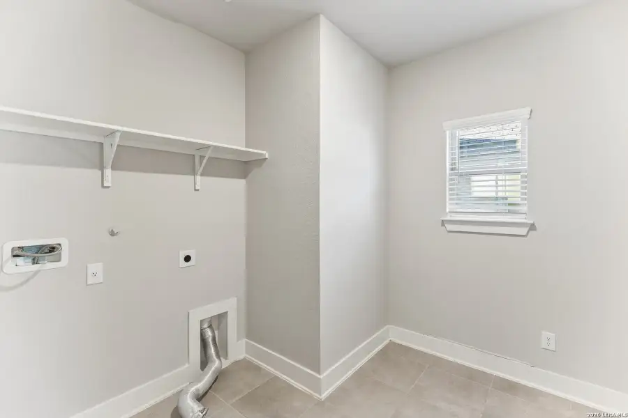 Spacious, unfurnished interior of a new home in Autry Pond, San Antonio (Image 47).