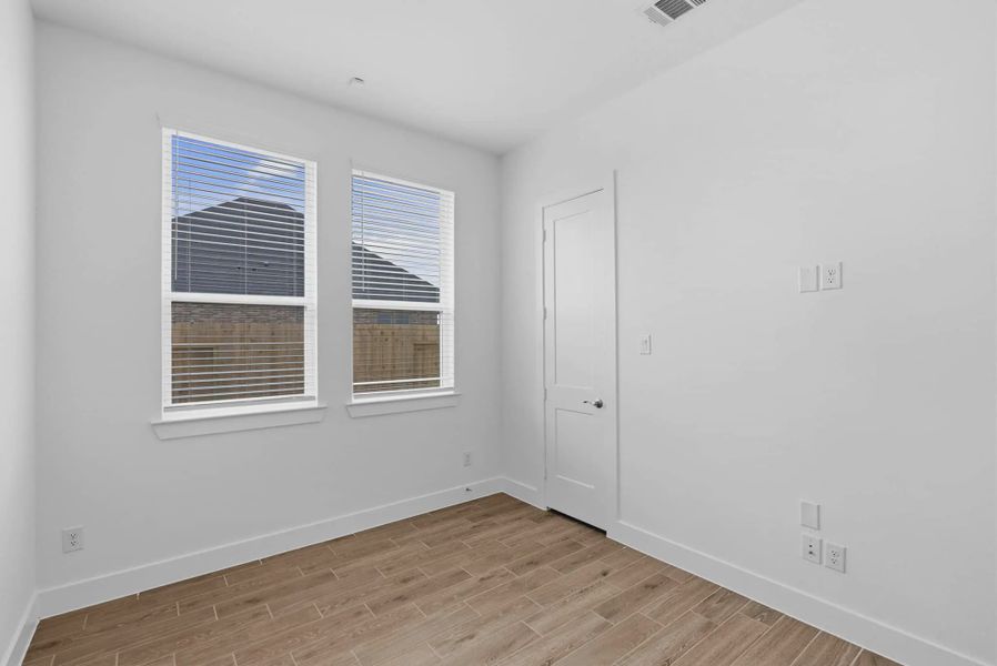 Representative unfurnished interior of a home built from the Summerton by Chesmar Homes in Beacon Point, Texas City (Image 47).