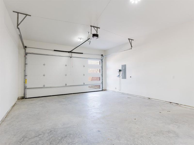Spacious, unfurnished interior of a new home in , Dallas (Image 22).