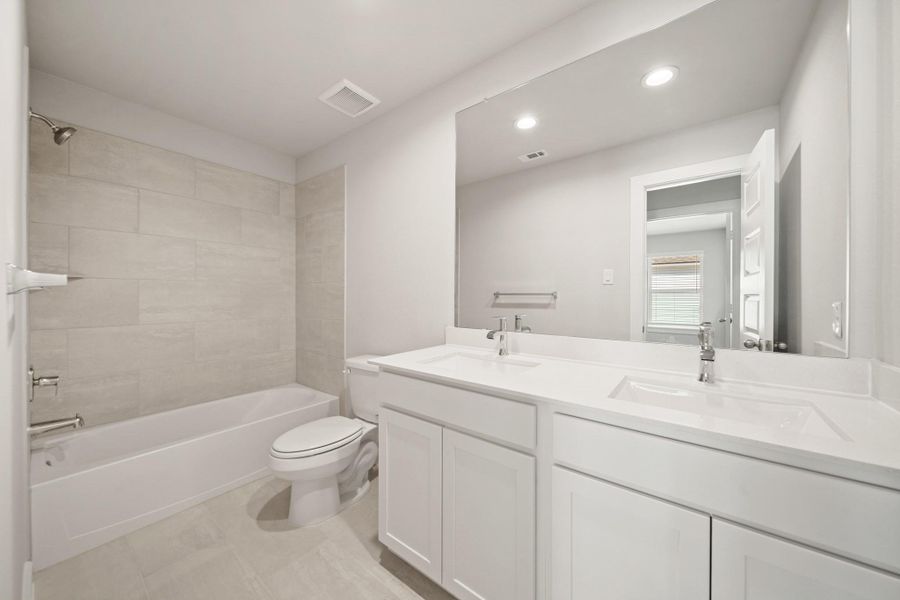 Furnished interior view inside a new home in Huntington Place, Rosharon (Image 6).