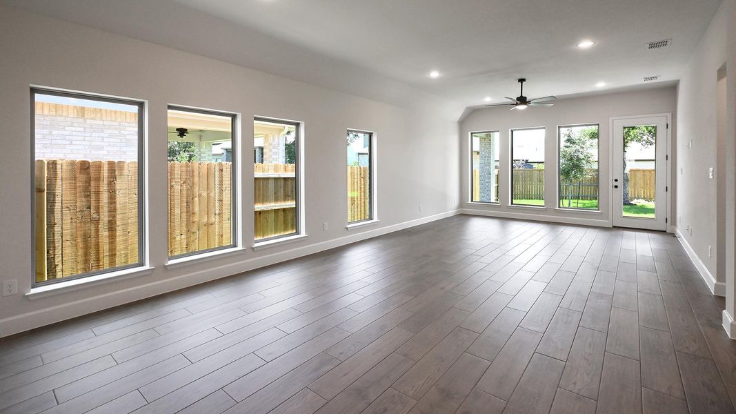 Spacious, unfurnished interior of a new home in 6 Creeks, Kyle (Image 20).