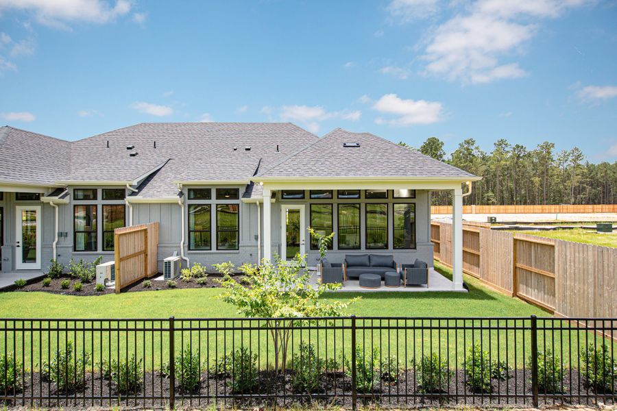 Representative exterior details of a home built from the Serendipity by Beazer Homes in Meridiana, Iowa Colony (Image 3).