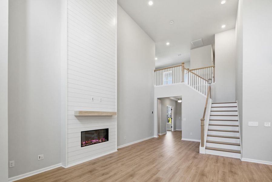 Spacious, unfurnished interior of a new home in The Oaks, Goose Creek (Image 20).