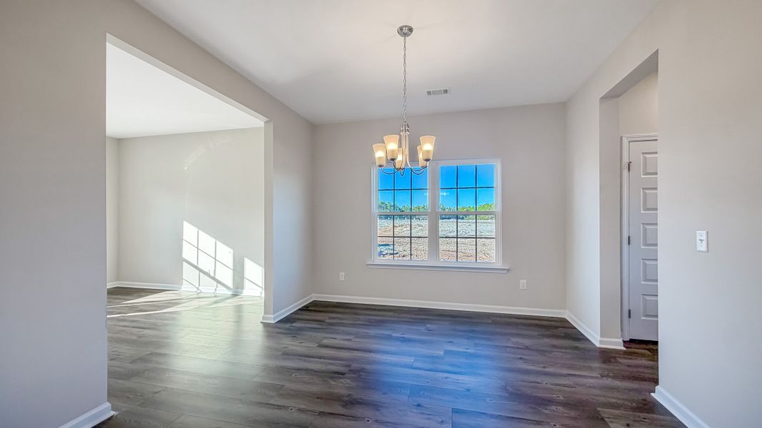 Spacious, unfurnished interior of a new home in Grand Reserve, Hinesville (Image 11).