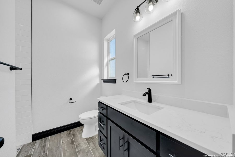 Furnished interior view inside a new home in , La Vernia (Image 17).