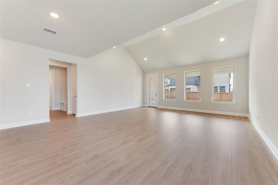 Spacious, unfurnished interior of a new home in Villages of Creekwood, Frisco (Image 16).