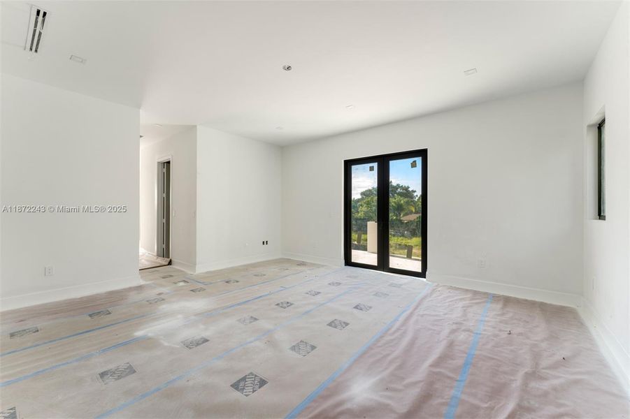 Spacious, unfurnished interior of a new home in , Miami (Image 13).