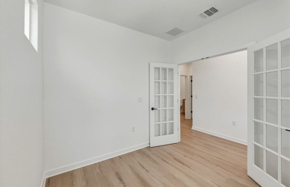 Spacious, unfurnished interior of a new home in Sun City Texas, Georgetown (Image 29).