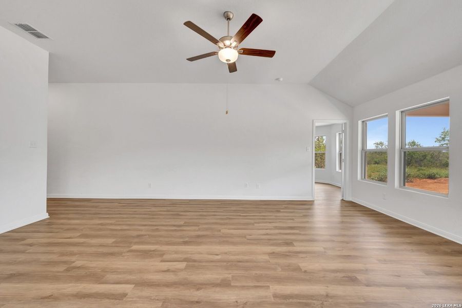 Spacious, unfurnished interior of a new home in Chaparral Ranch, Floresville (Image 35).