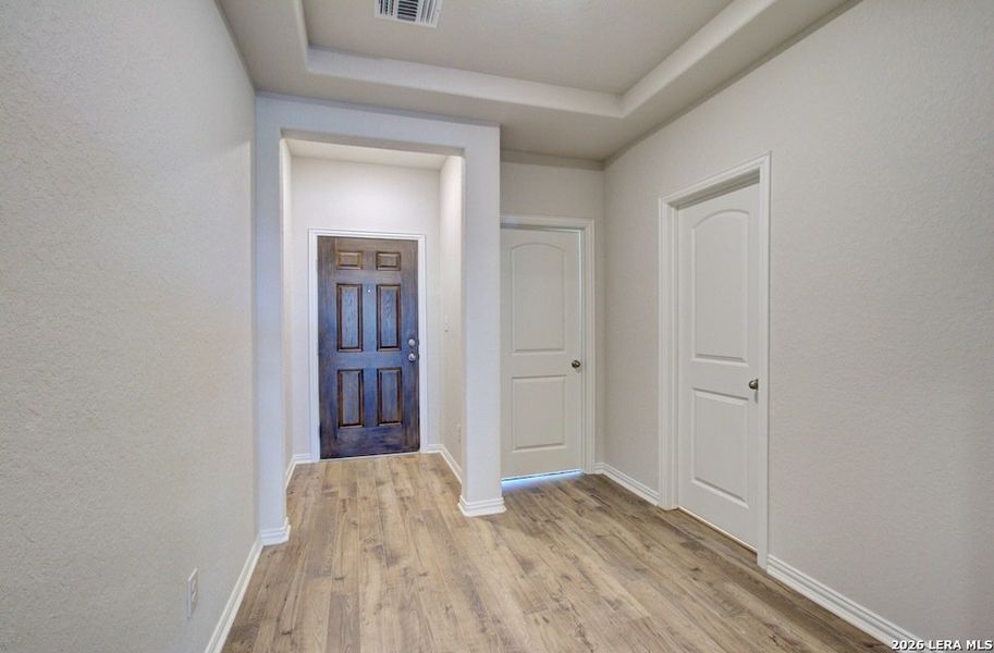 Spacious, unfurnished interior of a new home in Sunflower Ridge, New Braunfels (Image 19).