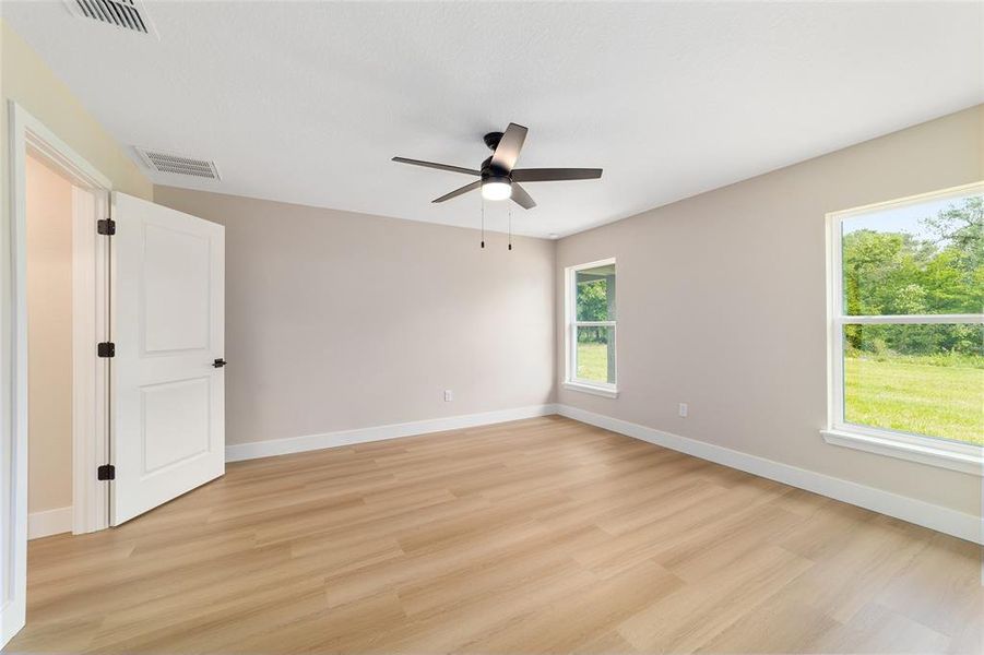 Spacious, unfurnished interior of a new home in , Dunnellon (Image 40).