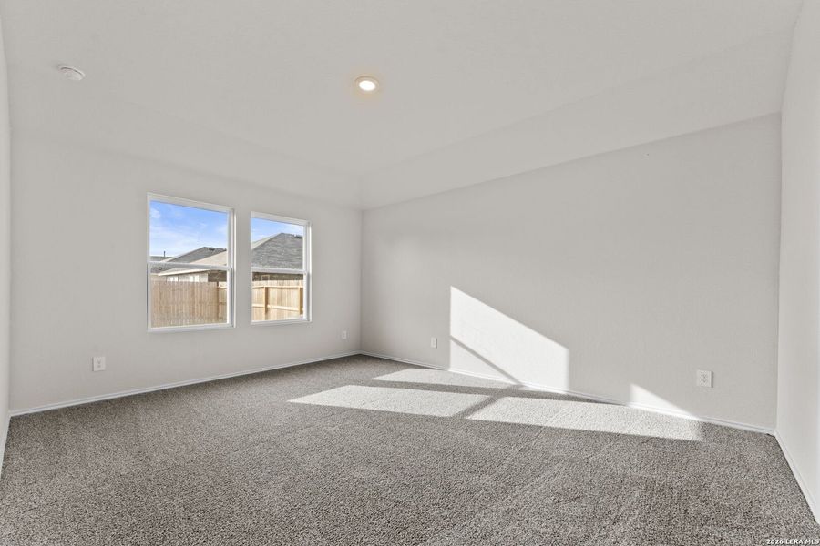 Spacious, unfurnished interior of a new home in Navarro Fields, Seguin (Image 17).