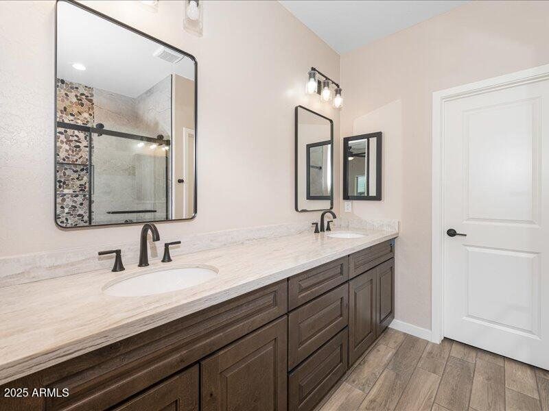 25-10879-Reef-Circle-24