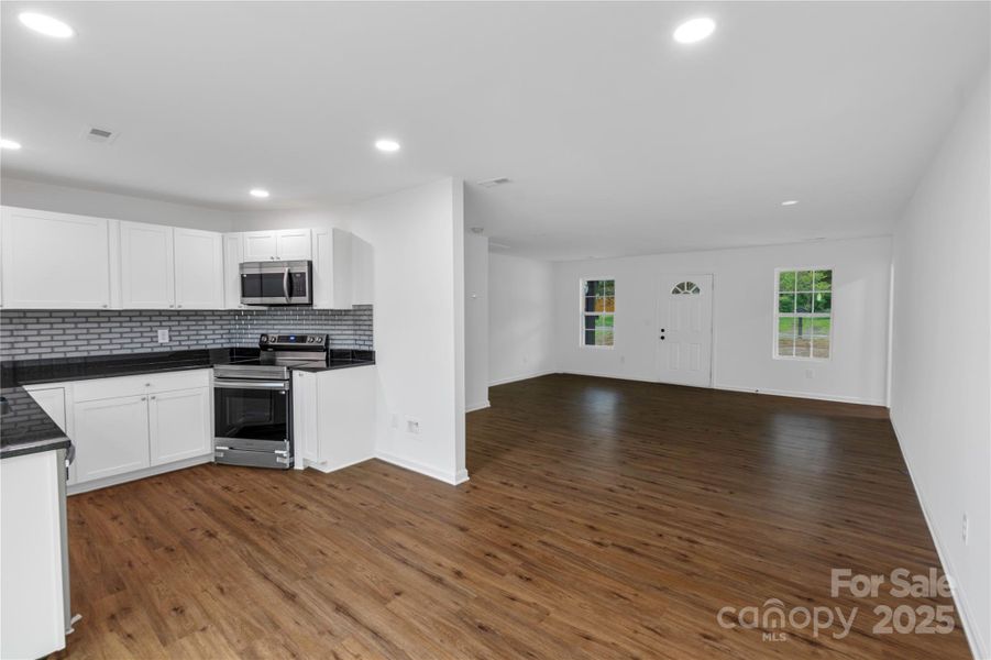 Furnished interior view inside a new home in , Gastonia (Image 5).