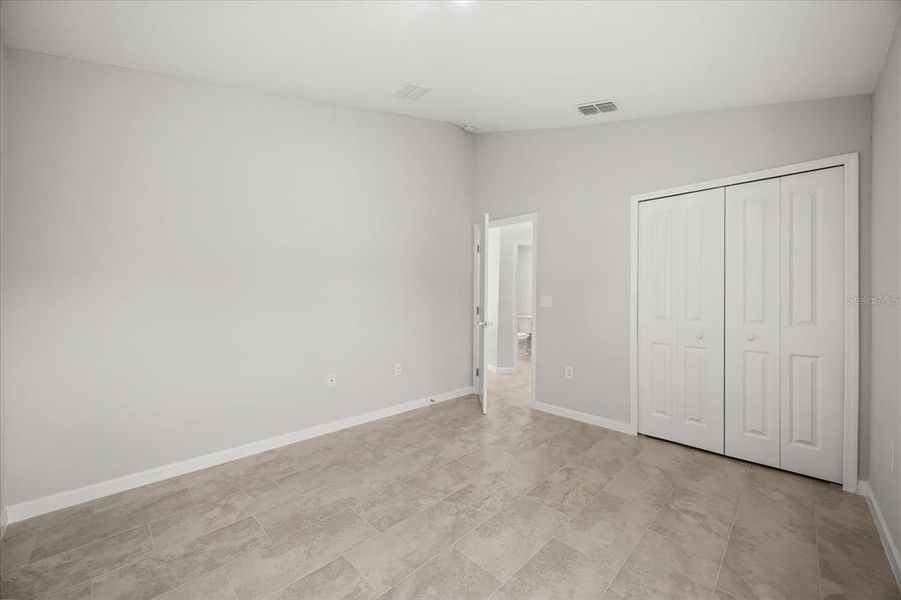 Spacious, unfurnished interior of a new home in , Deland (Image 22).