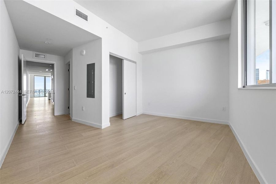 Spacious, unfurnished interior of a new home in , Miami (Image 18).