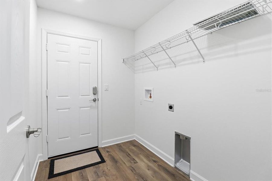 Spacious, unfurnished interior of a new home in , Crystal River (Image 27).