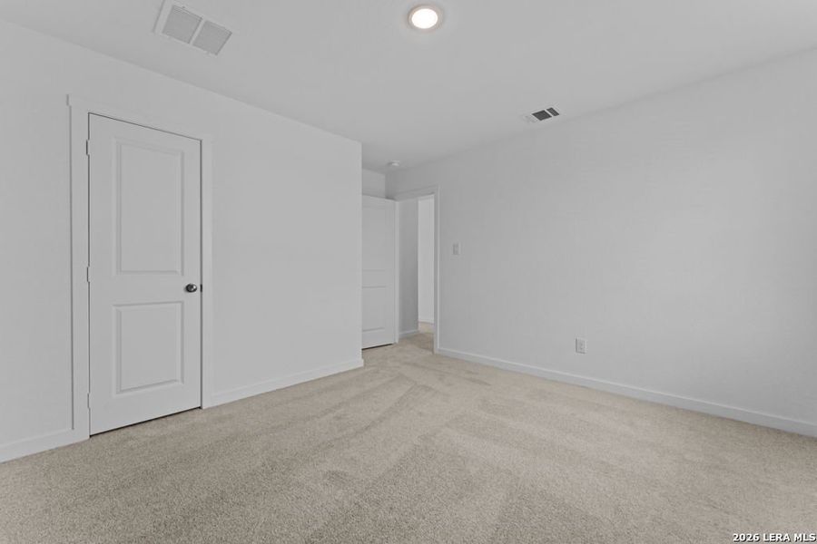 Spacious, unfurnished interior of a new home in Espada, San Antonio (Image 28).