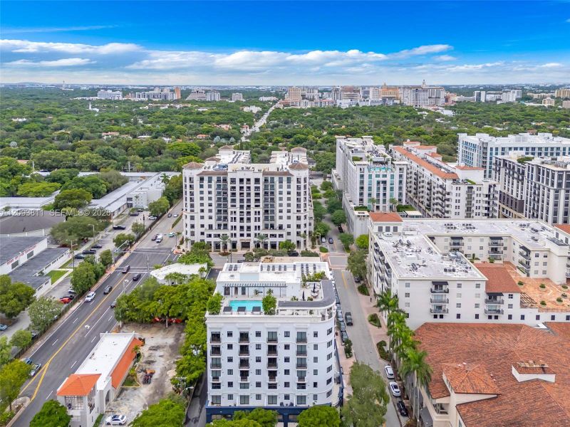 Condo located in Coral Gables, FL showcasing its design and architecture (Image 3).