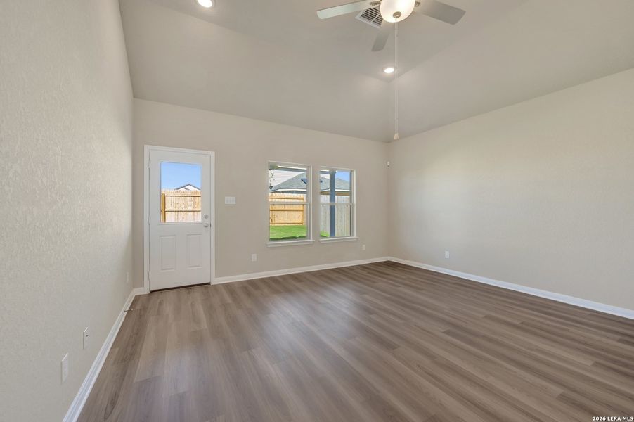 Spacious, unfurnished interior of a new home in Park Place, New Braunfels (Image 34).