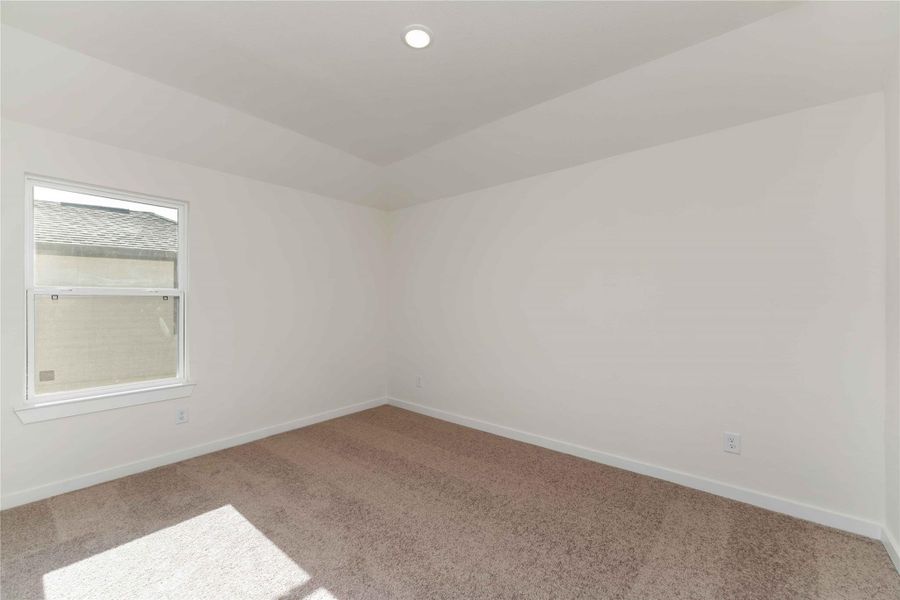 Spacious, unfurnished interior of a new home in Granger Pines, Conroe (Image 22).