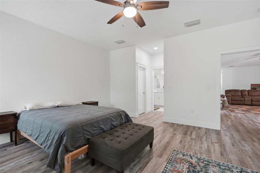 Furnished interior view inside a new home in , Spring Hill (Image 9).