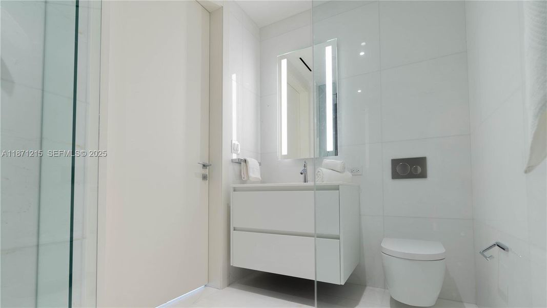 2nd Bathroom 2nd Bathroom