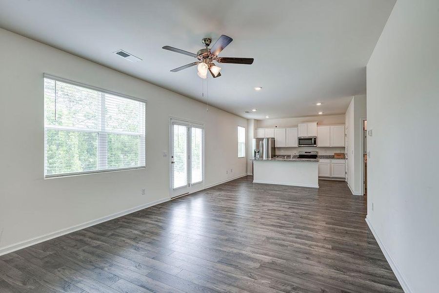 Spacious, unfurnished interior of a new home in Cedar Ridge - Locust Grove Station, Locust Grove (Image 20).