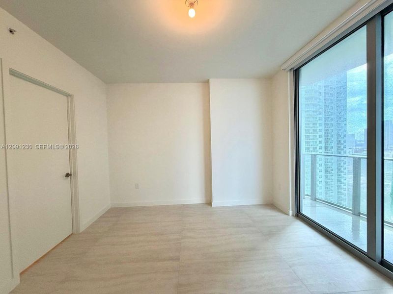 Spacious, unfurnished interior of a new home in , Miami (Image 14).